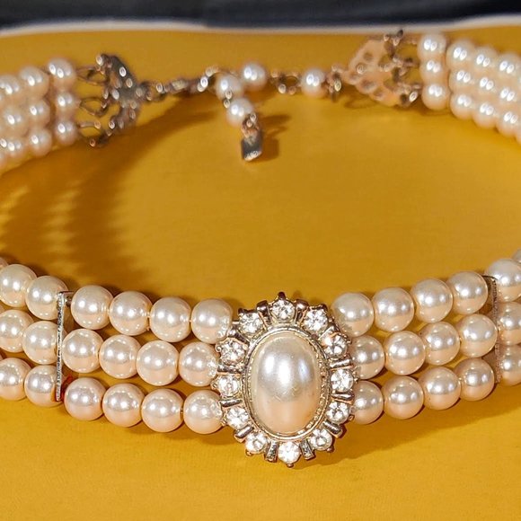 Jewelry - Imitation Pearl Choker